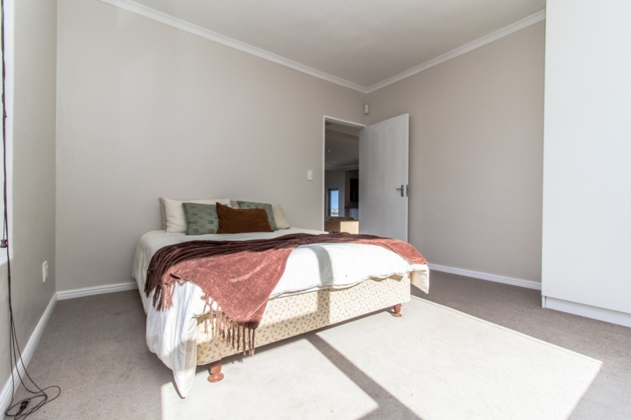 To Let 6 Bedroom Property for Rent in Bettys Bay Western Cape